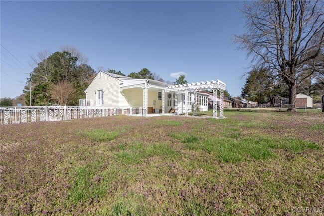 Building Photo - 7800 Tamarind Dr