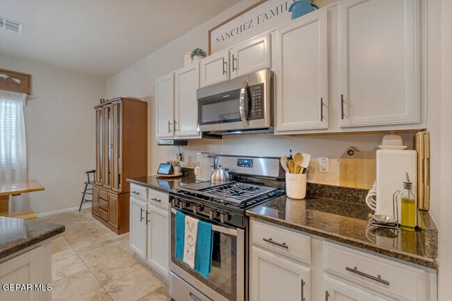Building Photo - 12581 Blue Heron Dr