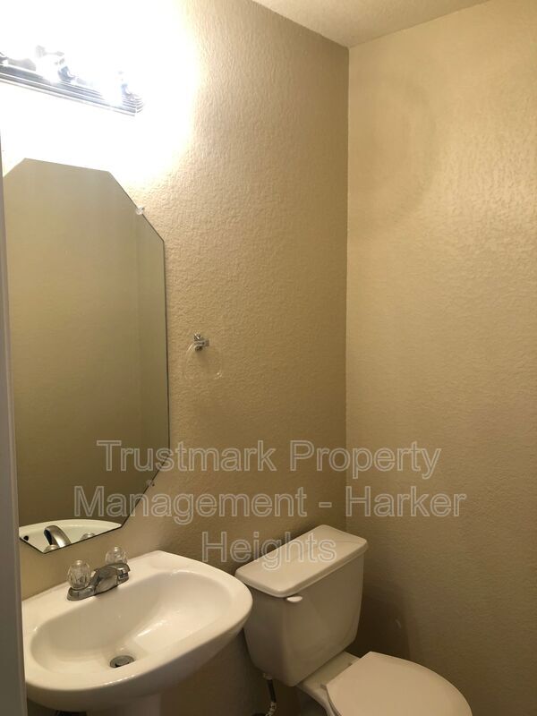 Building Photo - 4705 Golden Gate Dr