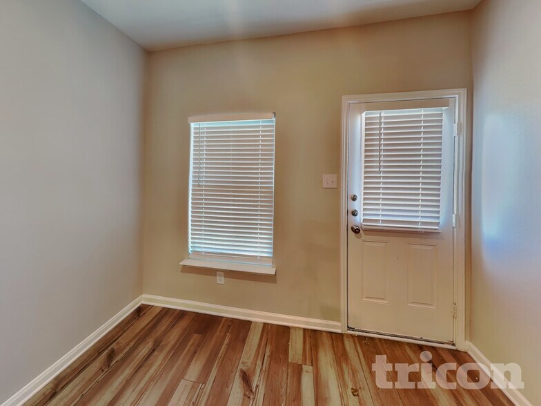 Building Photo - 808 Clark Dr