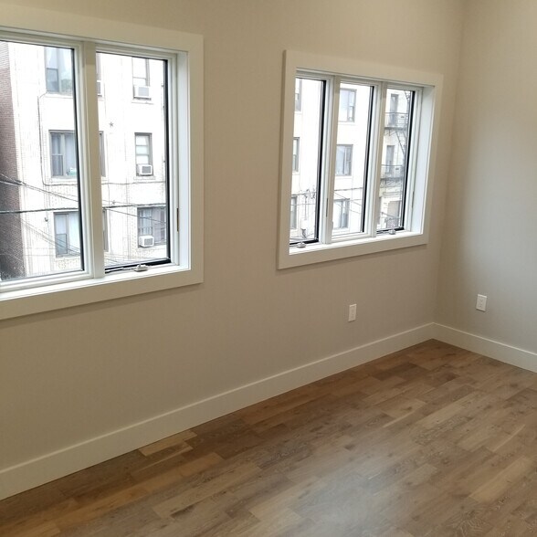 Building Photo - 21 65th St