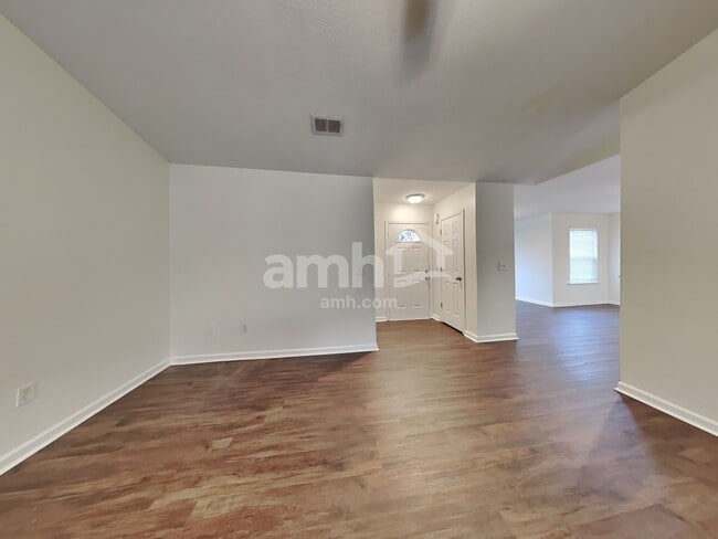 Building Photo - 200 Kingscreek Dr