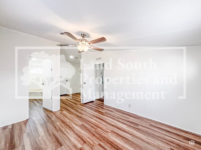 Building Photo - 8916 Beverly Hills Rd