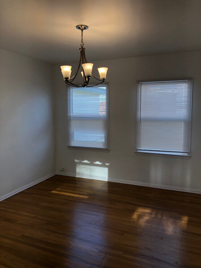 Building Photo - 1144 Rexford Dr