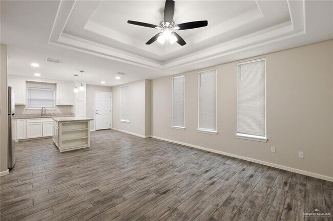 Building Photo - 12 Sahara Dr