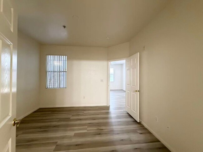 Building Photo - 6955 N Durango Dr