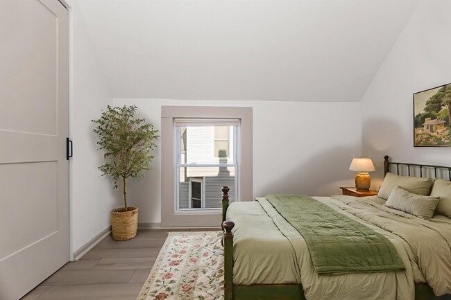 Building Photo - 2846 N Troy St