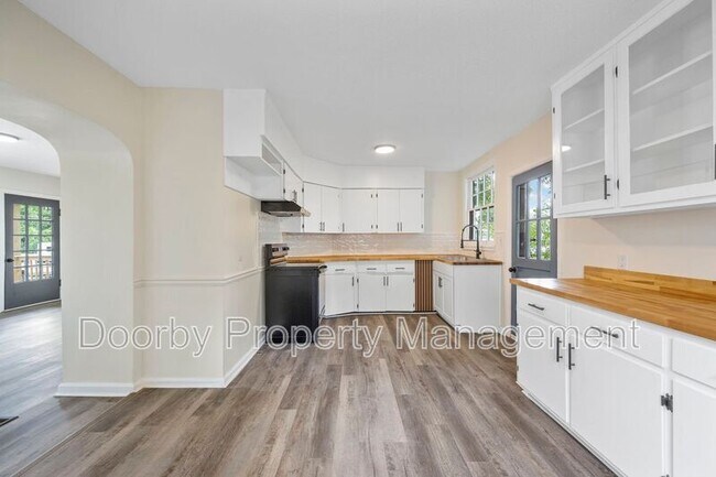 Building Photo - 5332 Oakdale Ave