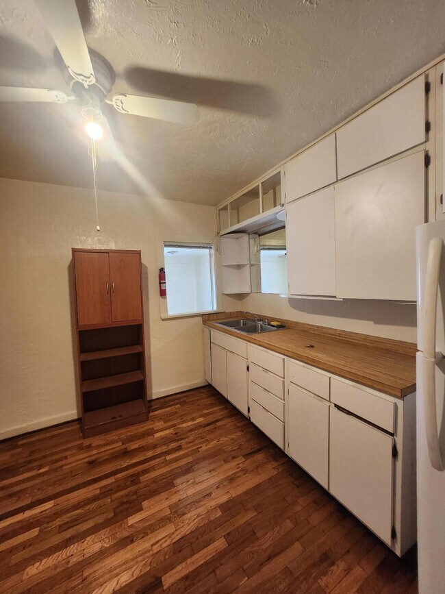 Building Photo - 1306 Los Tomases Dr NW