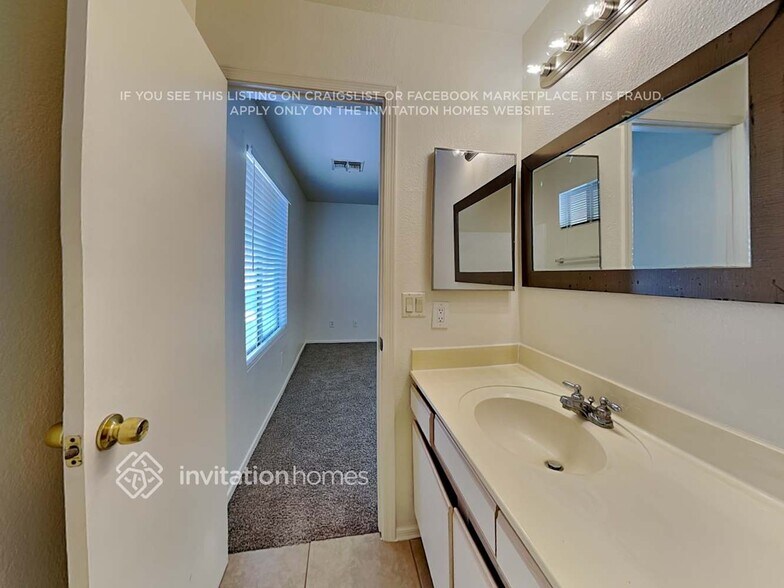 Building Photo - 1688 S Pinto Dr