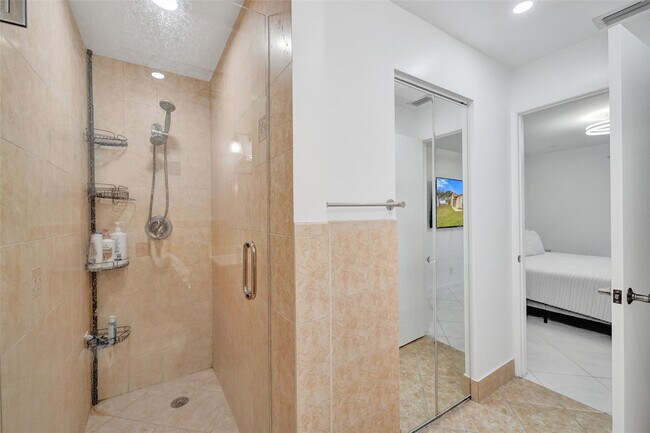 Building Photo - 5514 SW 28th Terrace