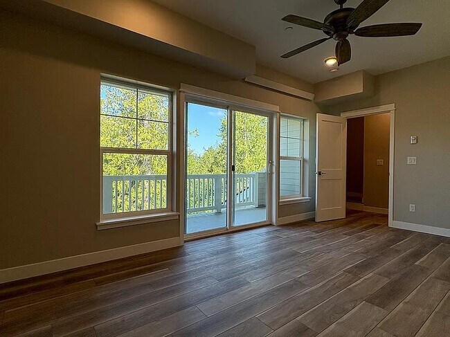 Building Photo - 3621 Sussex Dr