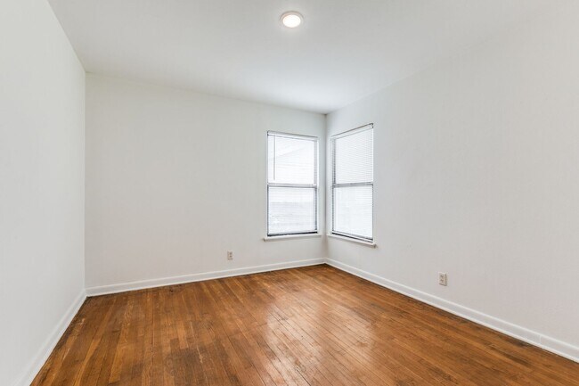 Building Photo - 142 Helena St