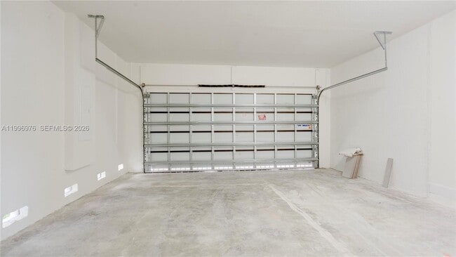 Building Photo - 20930 SW 96th Ave