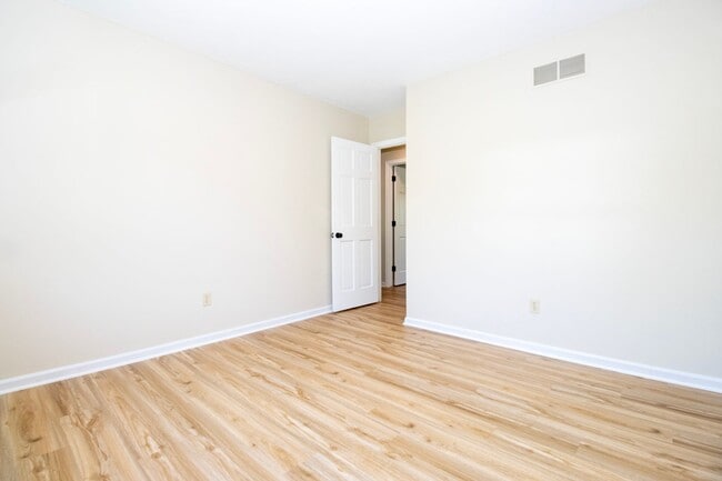 Building Photo - Two Bedroom Apartment