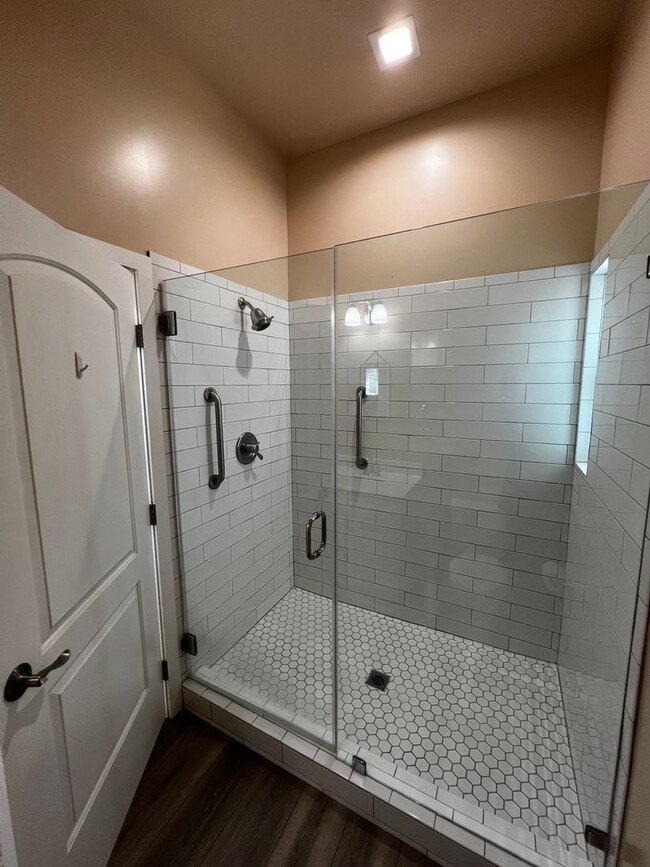 Building Photo - Renovated studio ADU in an excellent area ...