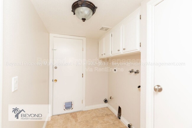 Building Photo - 1595 Avenida De Los Lirios