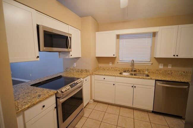 Building Photo - 731 Ty Ty Rd