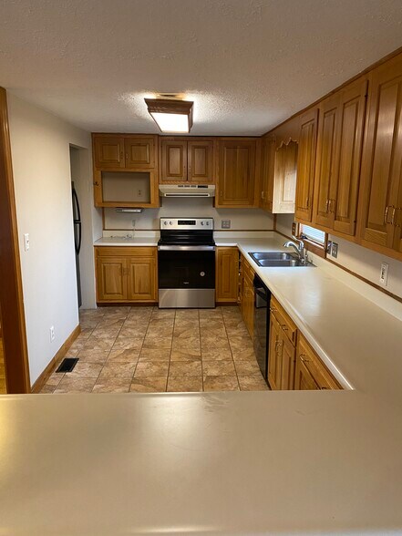 Building Photo - 215 Canfield St