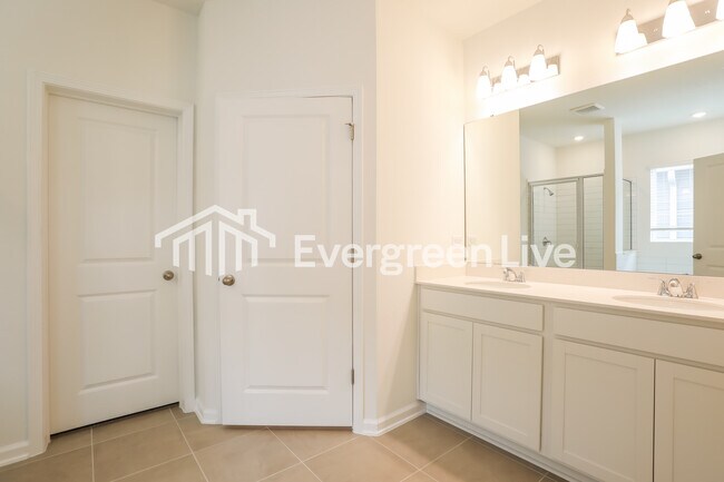 Building Photo - 3440 Americana Dr