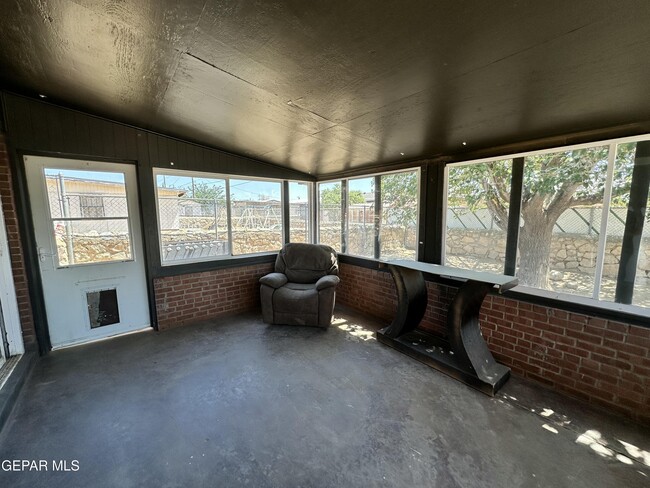 Building Photo - 10336 Windsor Dr