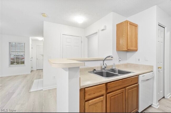 Building Photo - 14929 Lenox Dr