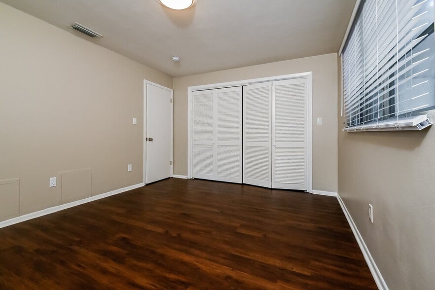 Building Photo - 712 Canterbury Rd