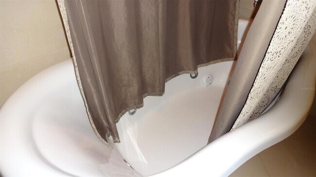 Building Photo - 1144 Delaney Ave