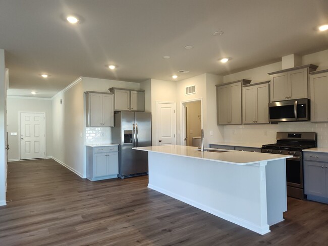 Building Photo - Move-in ready Home located in the Brightwa...