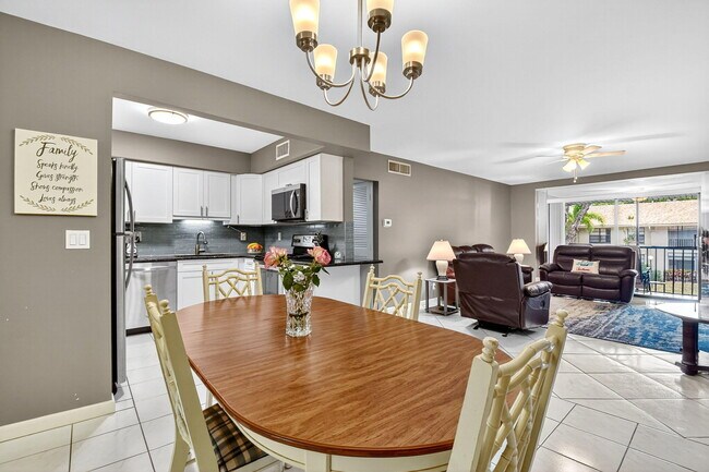 Building Photo - 9900 Pineapple Tree Dr