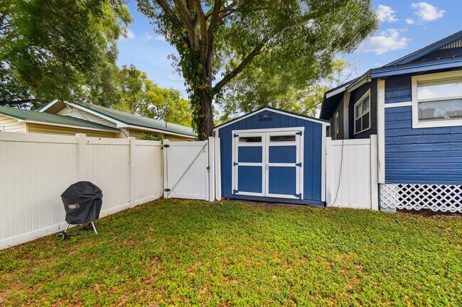 Building Photo - Riverside Heights Historic Bungalow!