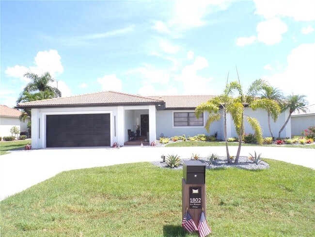 Building Photo - 1802 Los Alamos Dr
