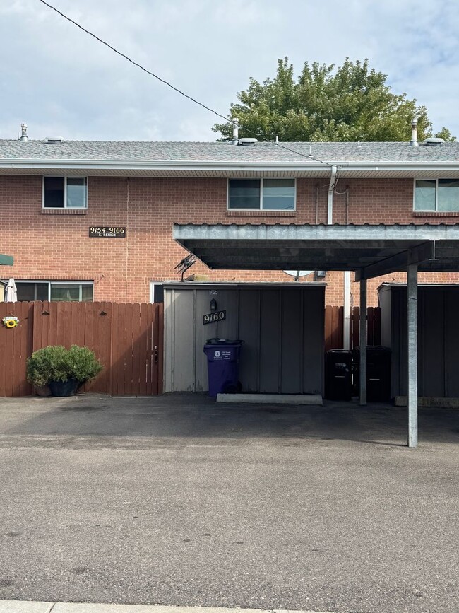Building Photo - Spacious 2 bedroom home in the heart of Ha...