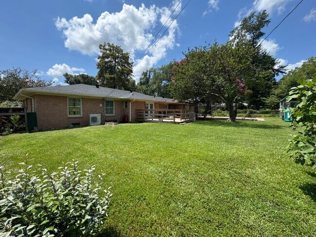 Building Photo - Coming Soon: Spacious 3 Bedroom 2 Bath-Hom...