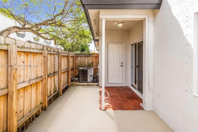 Building Photo - 2301 SE 24th Ct