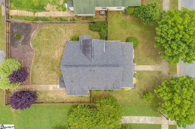 Building Photo - 331 Woodlark St