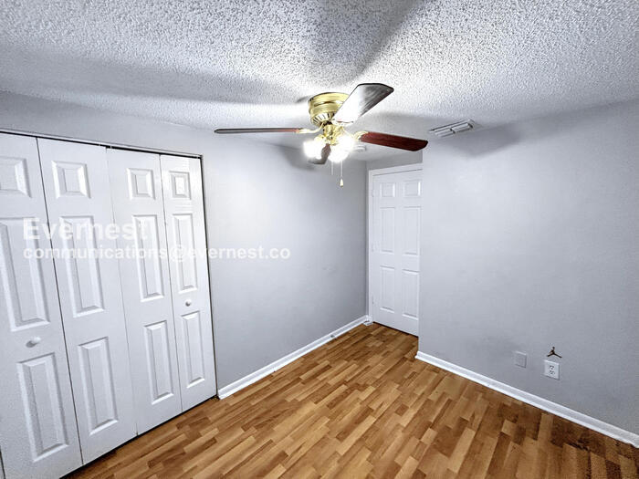 Building Photo - 13000 120th St N