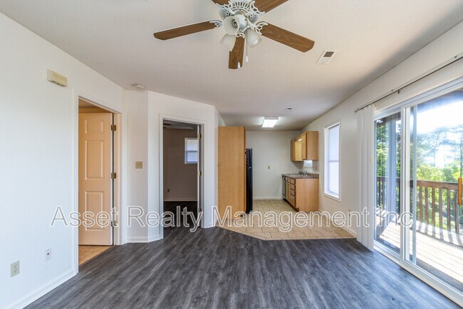 Building Photo - 628-616618628 N Cunningham Rd