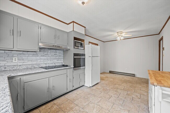 Building Photo - 3 Bedroom / 2 Bathroom Home on .78 Acres