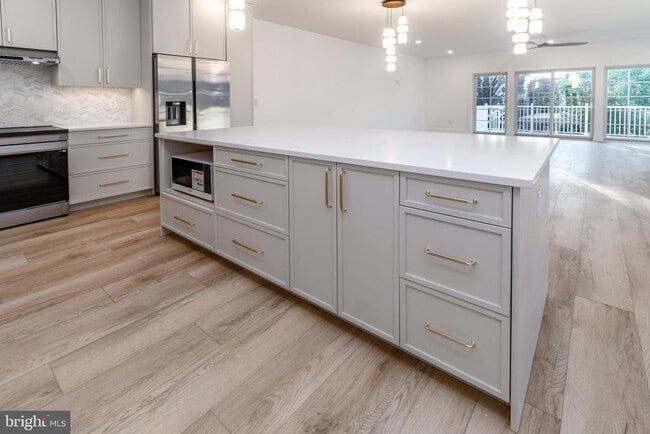 Building Photo - 17 Wilson St