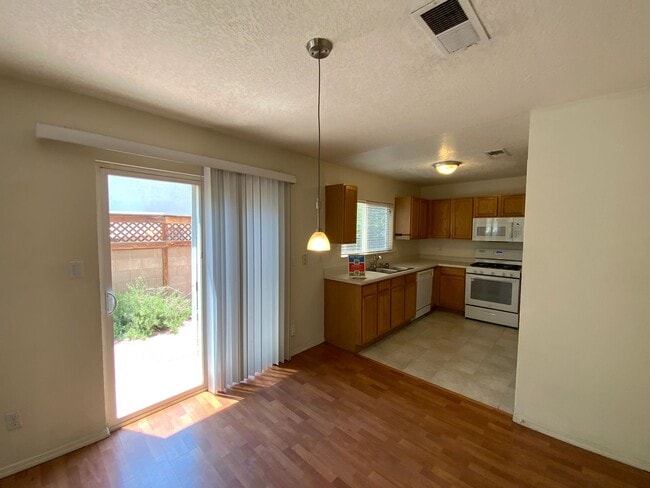 Building Photo - 3 Bedroom Home Available In Gated Communit...