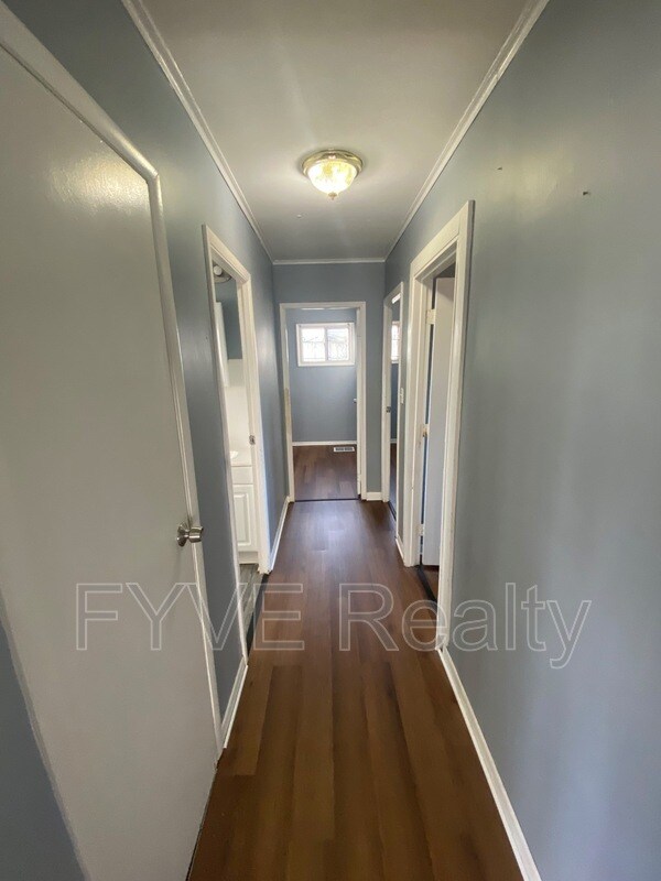 Building Photo - 968 Duxberry Ave