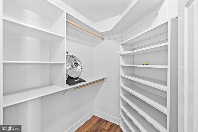 Building Photo - 46564 Hampshire Station Dr