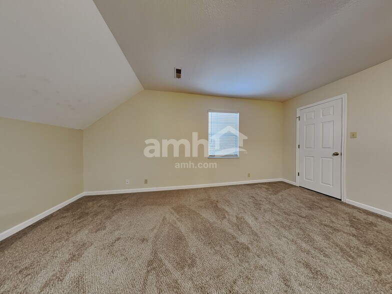 Building Photo - 1112 Oak Haven Rd