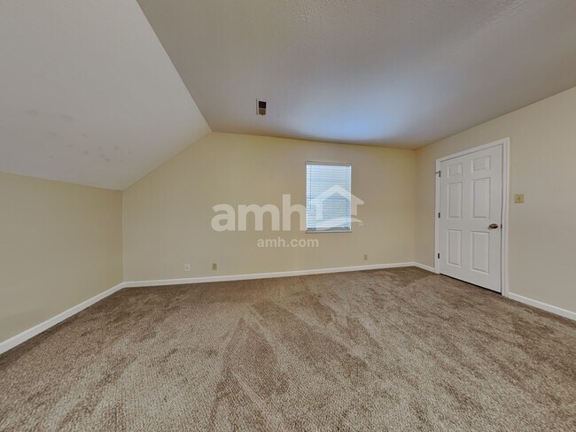 Building Photo - 1112 Oak Haven Rd