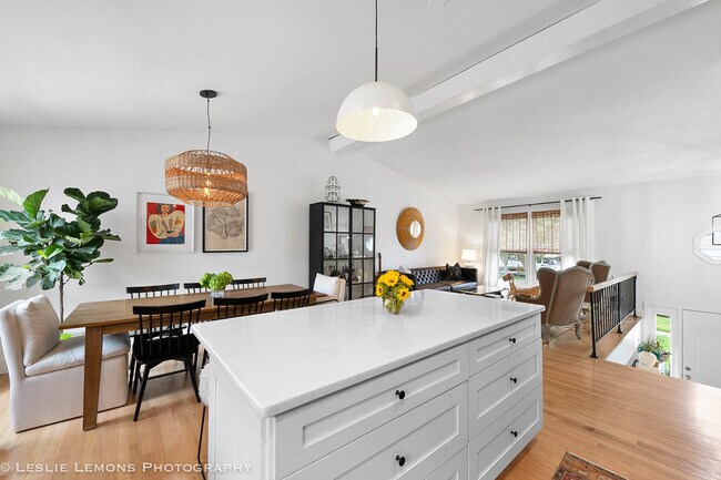 Building Photo - 685 Milton Dr