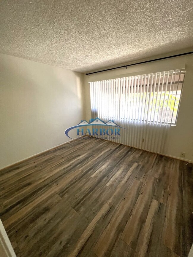 Building Photo - Charming Townhome in the Desirable Mirales...