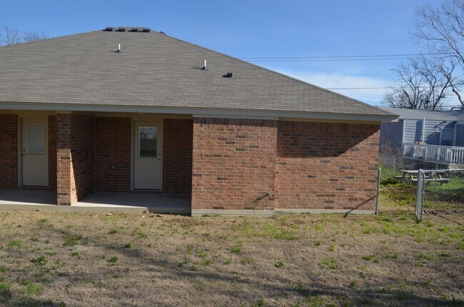 Building Photo - 400 Elbert Ln