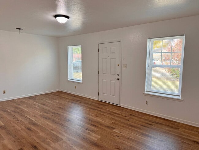 Building Photo - 3 Bed 1.5 Bath Home Close to Sheppard AFB!