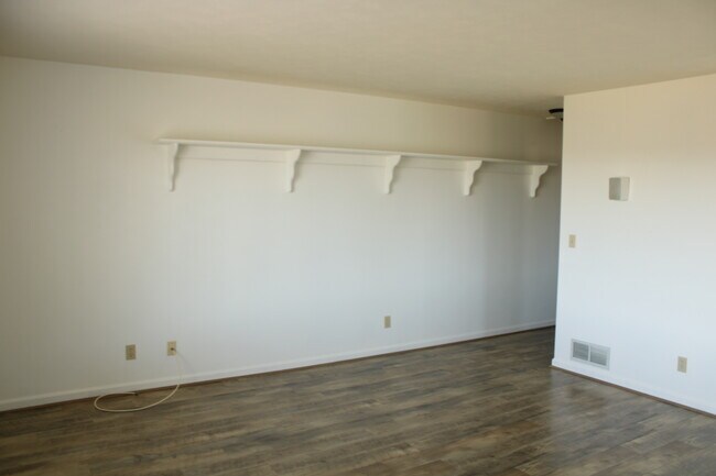 Building Photo - 140 Bent Tree Dr